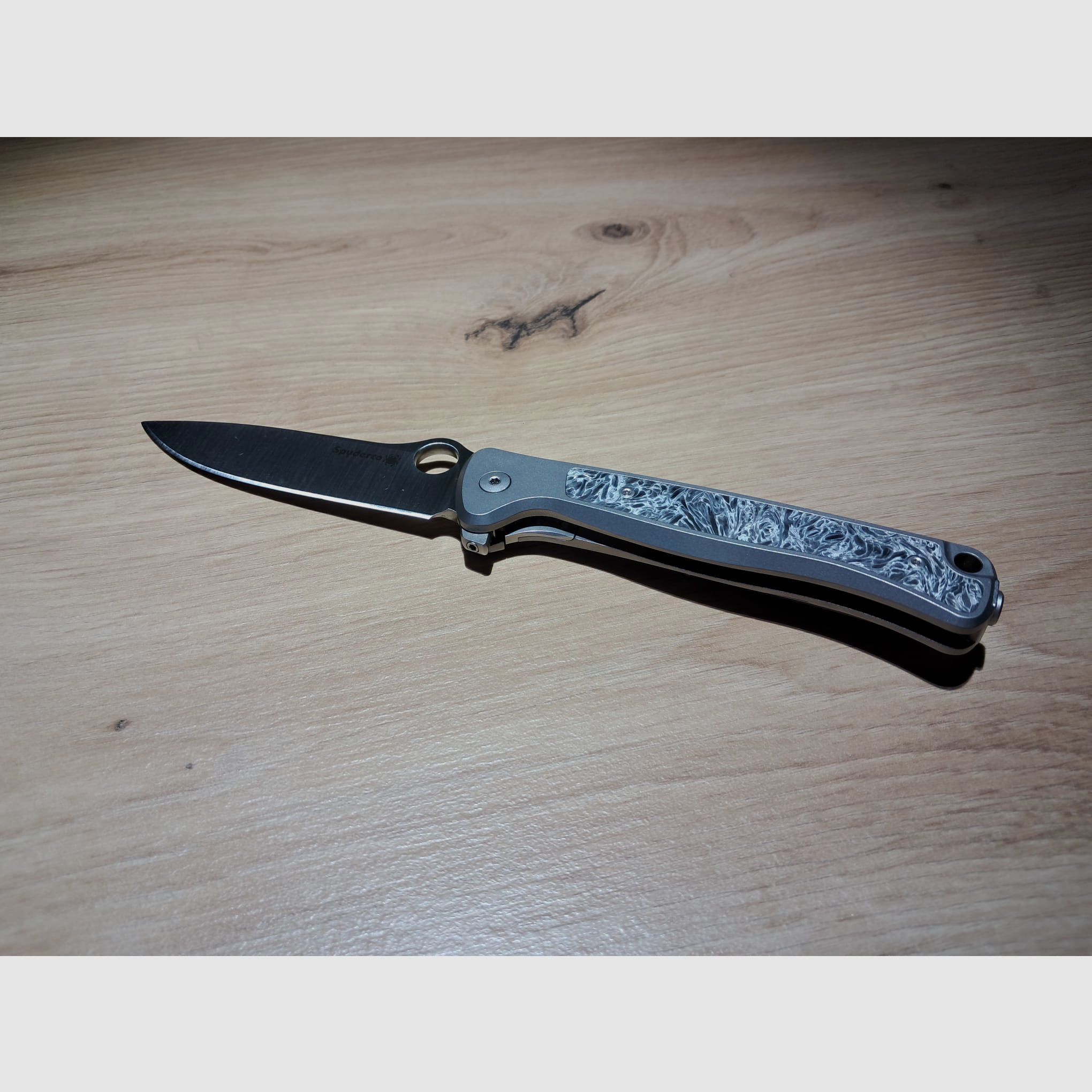 Spyderco Slym Titan. Lionsteel. Messer. Taschenmesser