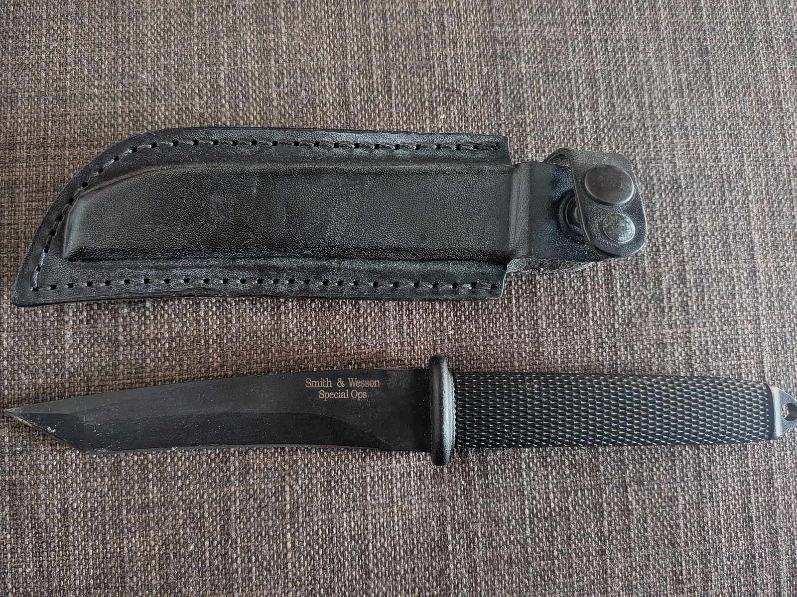 Set de couteaux couteaux de chasse, etc.