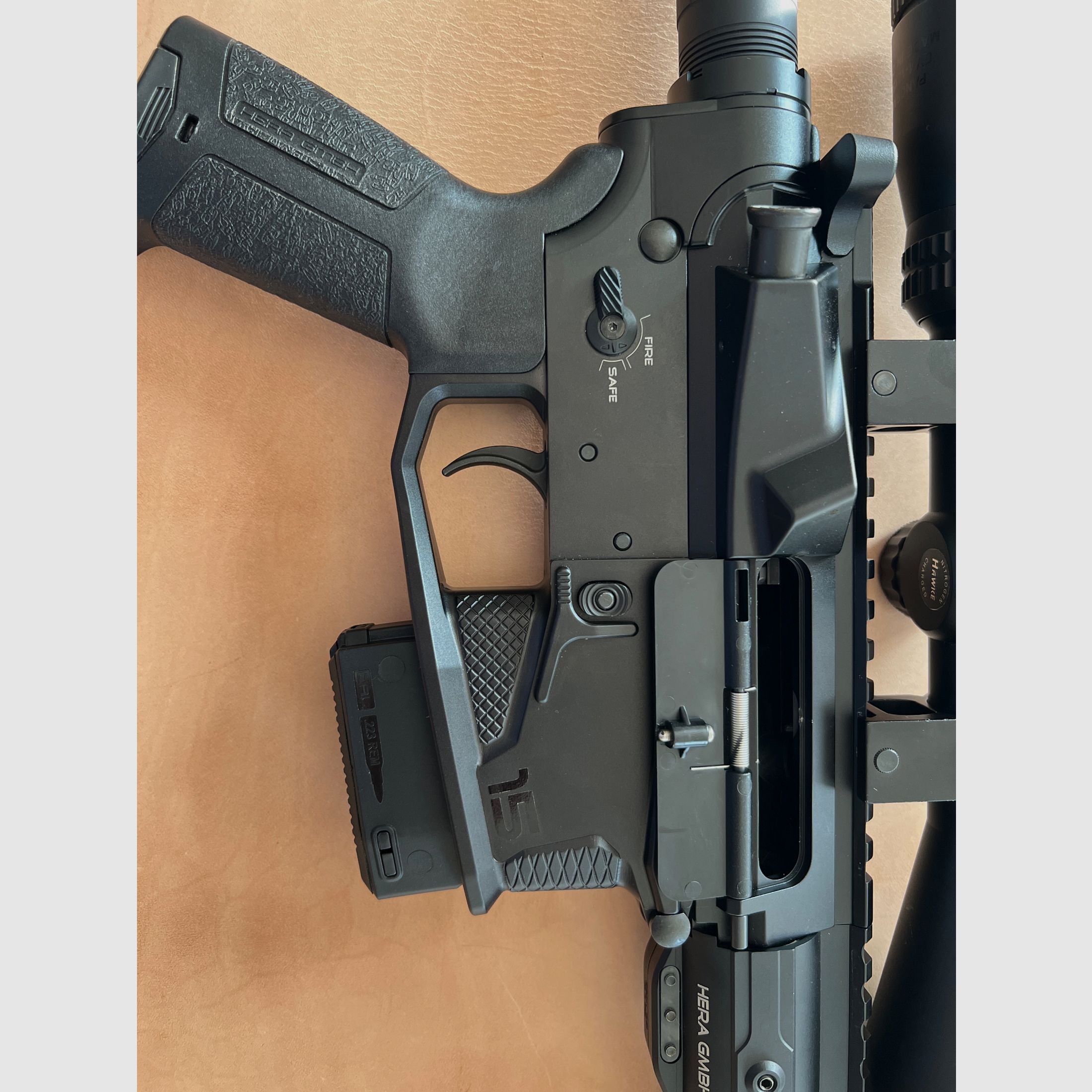 Hera Arms AR15 mit Glas und Zubehör