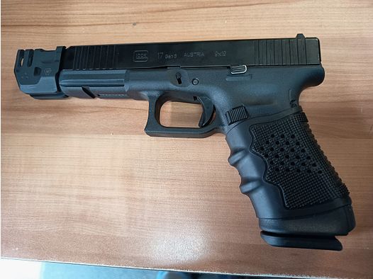 GLOCK 17 gen5 + compensator