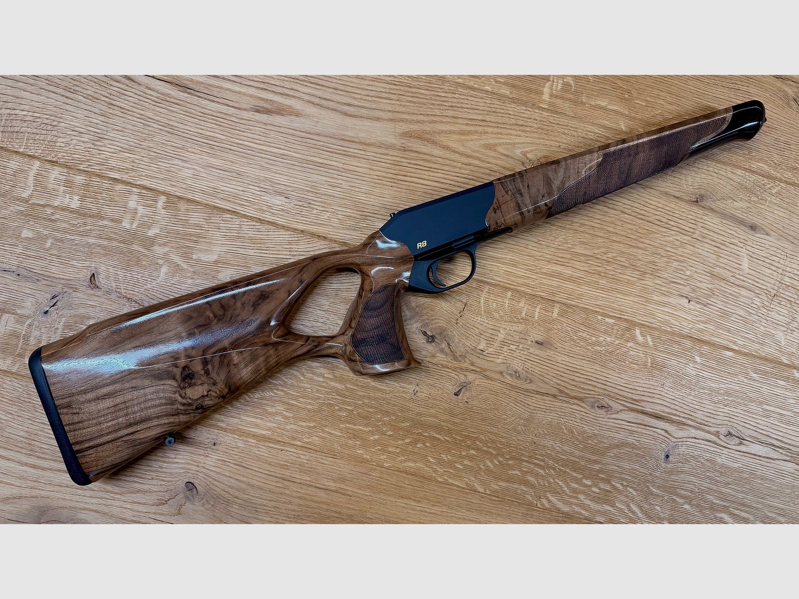 Blaser R8 Success Schäftung / Holzklasse 4 / R8 Logo in Gelb / top Holz absolute Gelegenheit