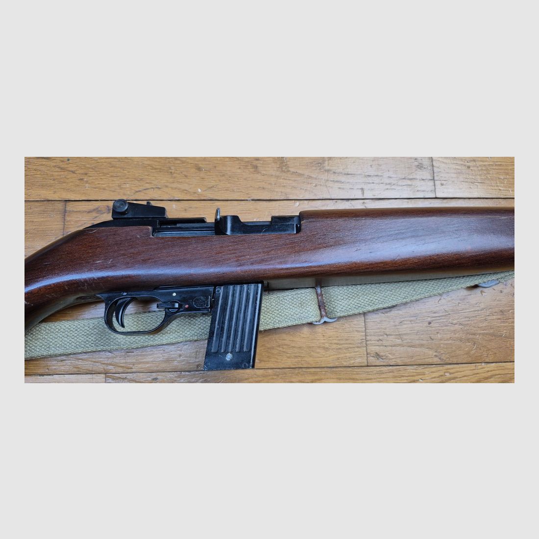 Zeer mooi ERMA model EM1 — Duitse replica van de USM1 — Kal. .22 LR — Wapen uit 1977 niet meer zeer goed bewaard — Perfecte mechanica en spiegelloop — 10-schots magazijn — Amerikaanse militaire riem — Gegarandeerd plezier op de schietbaan — TBE+/TBE++, afbeelding 4 van 30