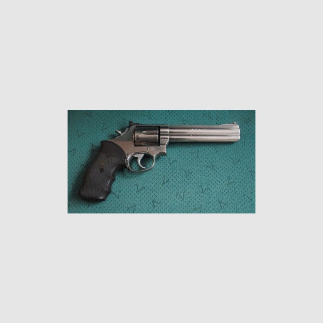 Revolver Smith & Wesson 686 6 Zoll mit Pachmayr Griff	 686