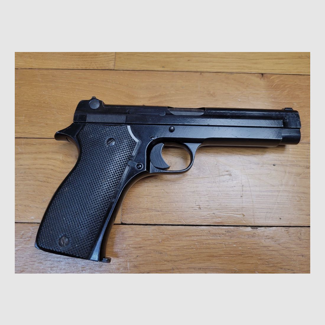 Beau et rare Pistolet PA 35A – Cal. 7,65 Long – Arme historique du plus haut intérêt – Père du SIG 210 – Construction SCAM durant l&rsquo;occupation – Fonctionnement parfait – 2 chargeurs – État superbe, image 15 sur 21