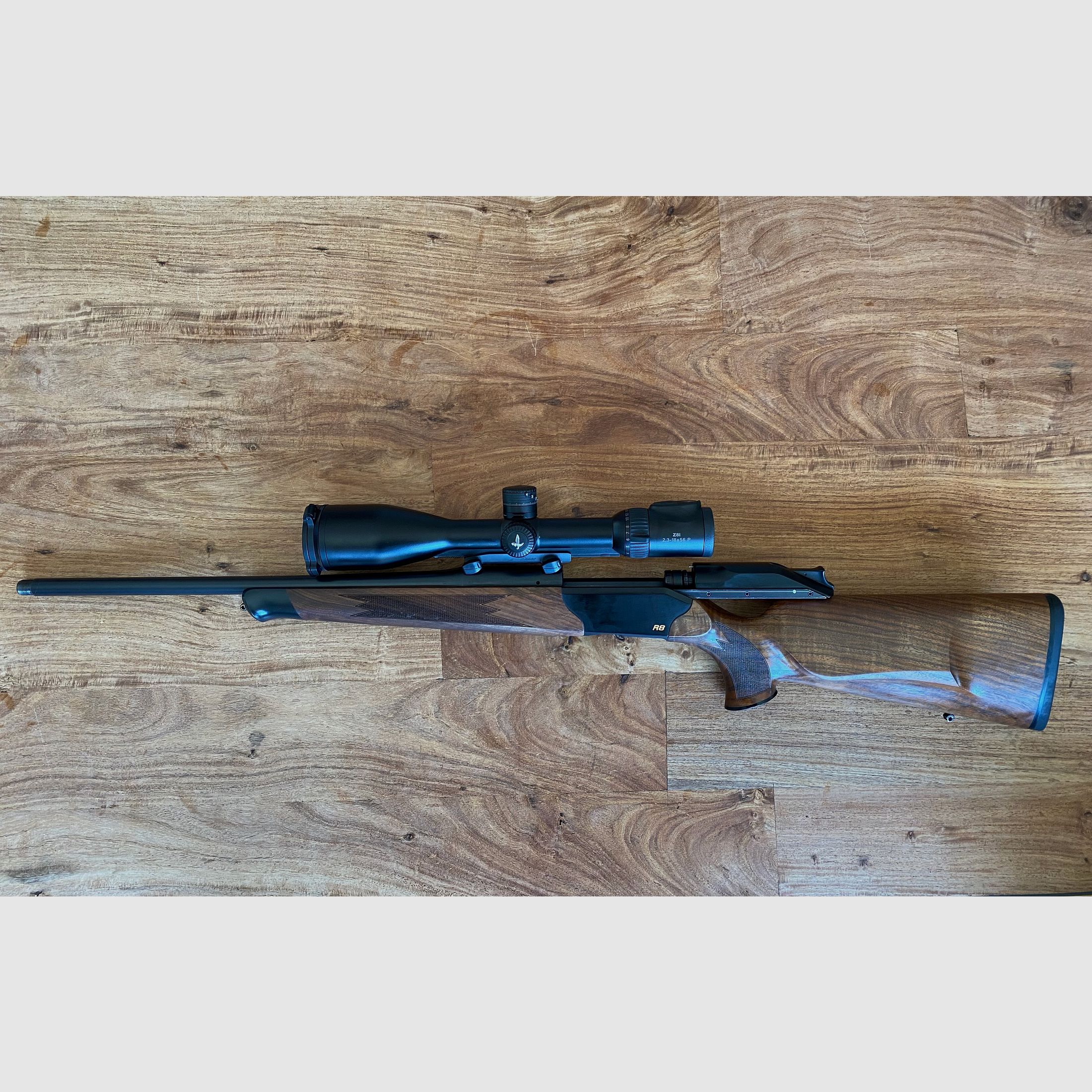 Blaser R8 Holz Standard mit Swarovski Z8i 2,3-18x56