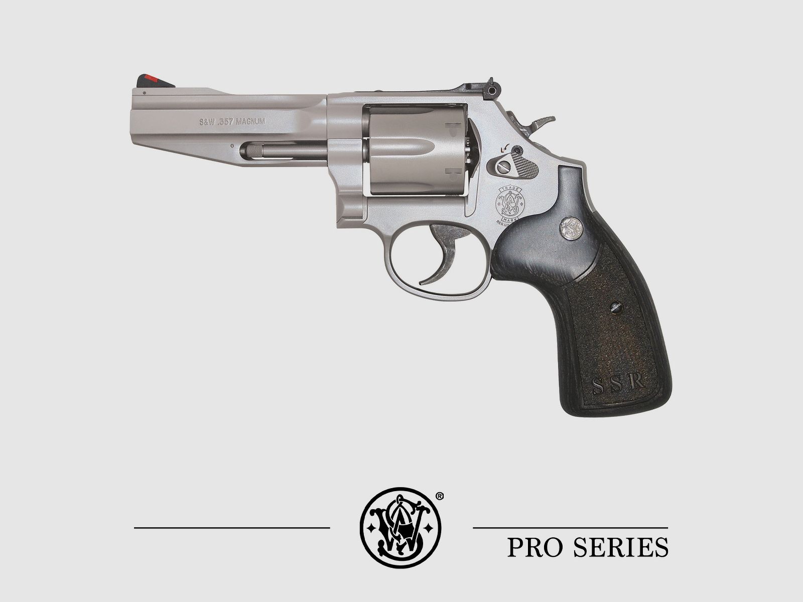 Smith & Wesson ha preparado una pistola dedicada a la especialidad Stock Service Revolver con todas las características necesarias para practicar con éxito esta dinámica actividad deportiva: la Smith & Wesson 686 SSR