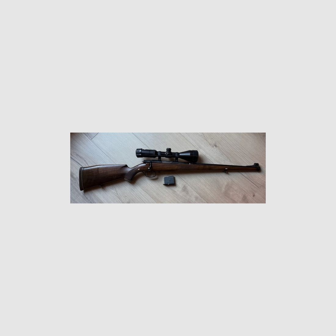 Anschütz Repetierstutzen 222 Remington mit AKAH 2,5-12x56 4LP