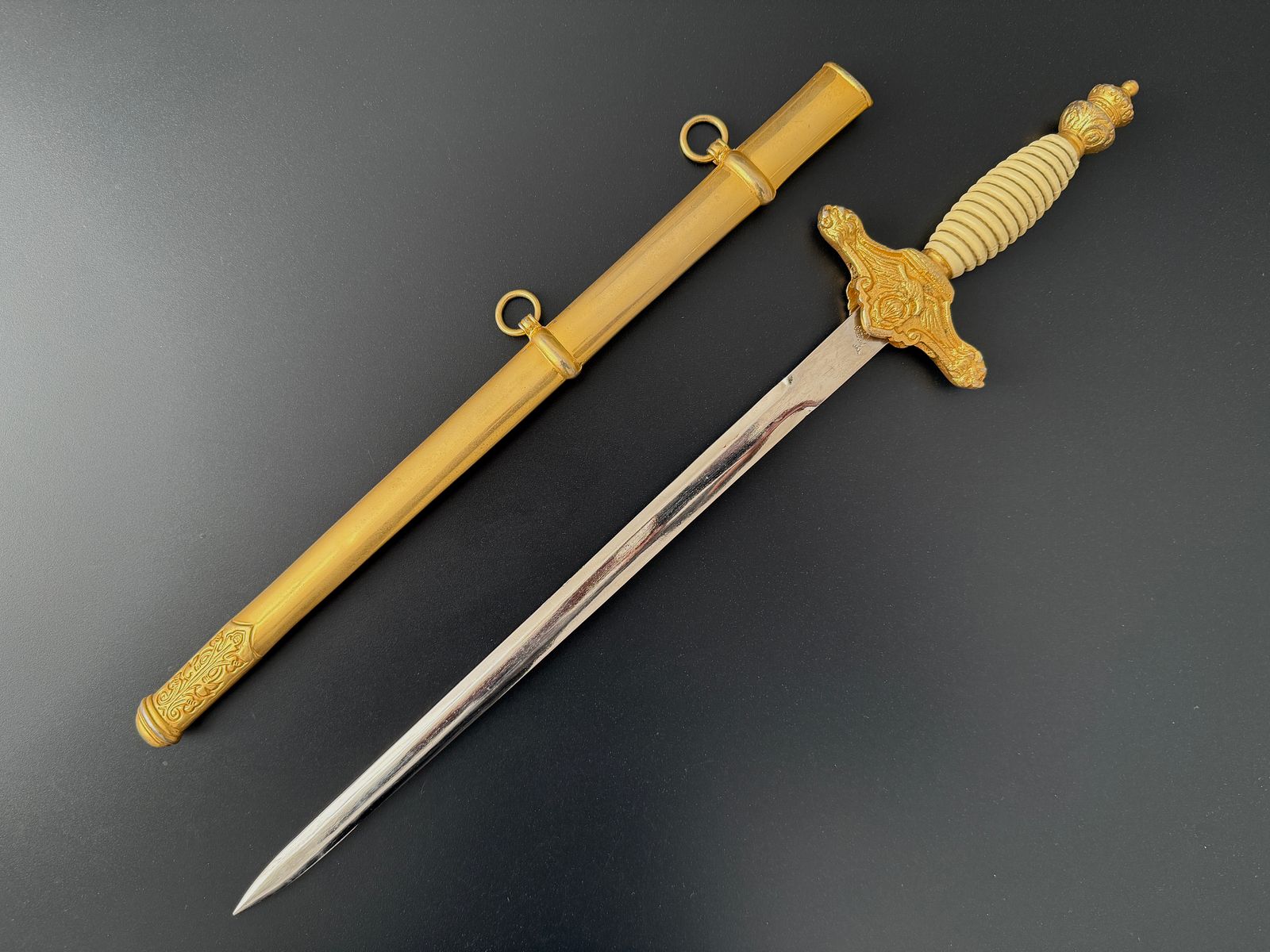 Dagger for officers of the Spanish paratroopers