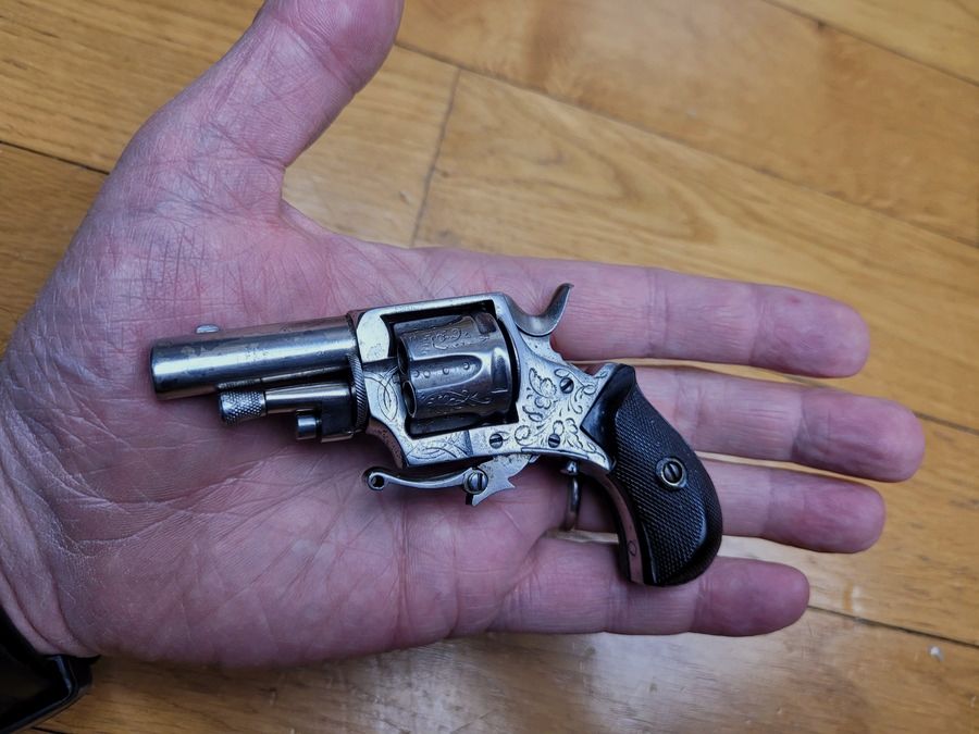 Sehr schöner Mini-Revolver – Perkussion – 5,5 mm – Lütticher Herstellung mit 6 Schuss! – schöne Gravuren – schöne Griffschalen – sehr guter Zustand, Bild 1 von 12