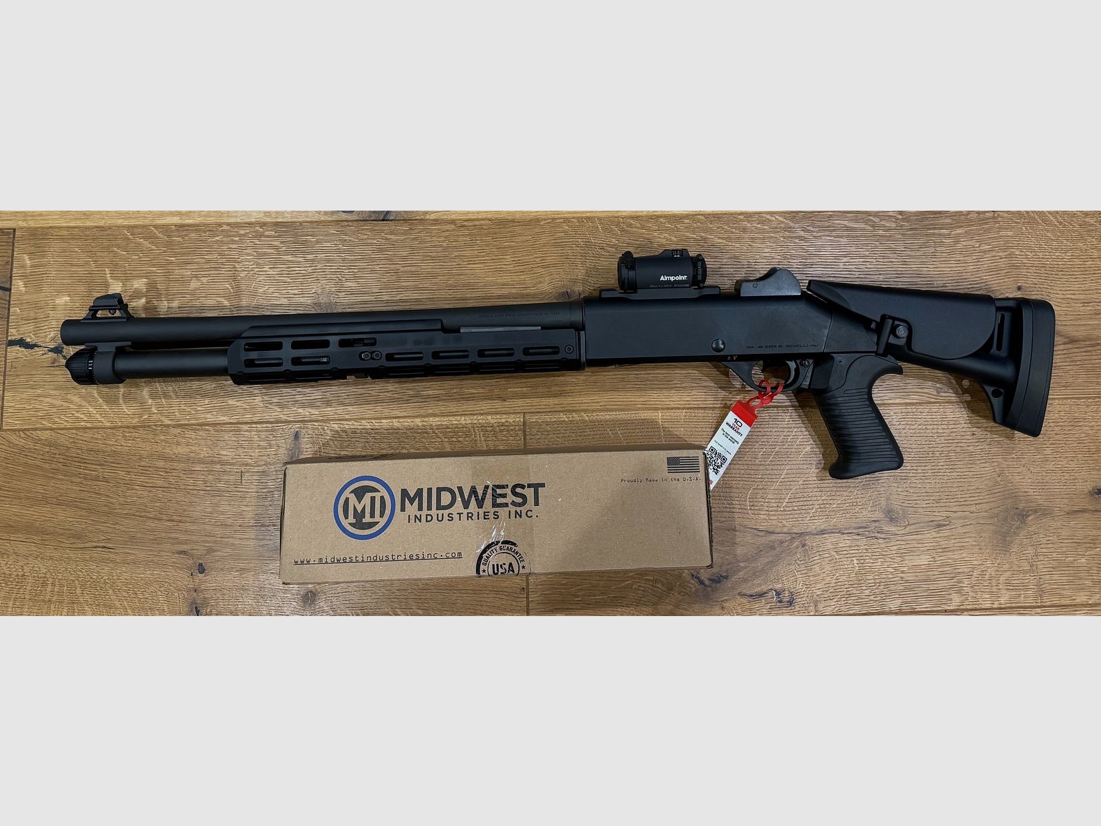 Benelli M4 Super 90 TS avec Aimpoint et crosse avant M-LOK