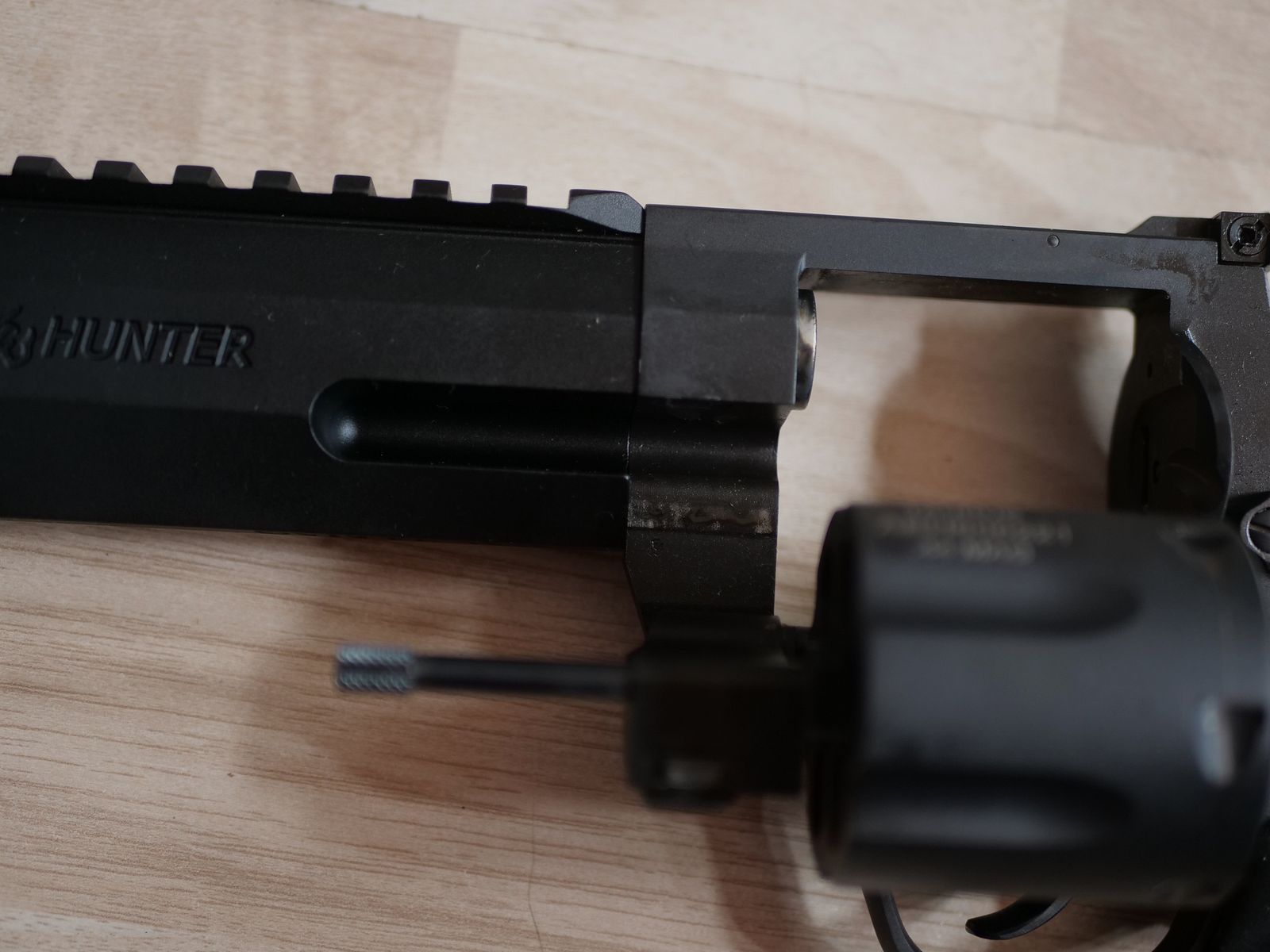 Taurus Revolver Raging Hunter – 6 3/4" caliber .44 Mag.