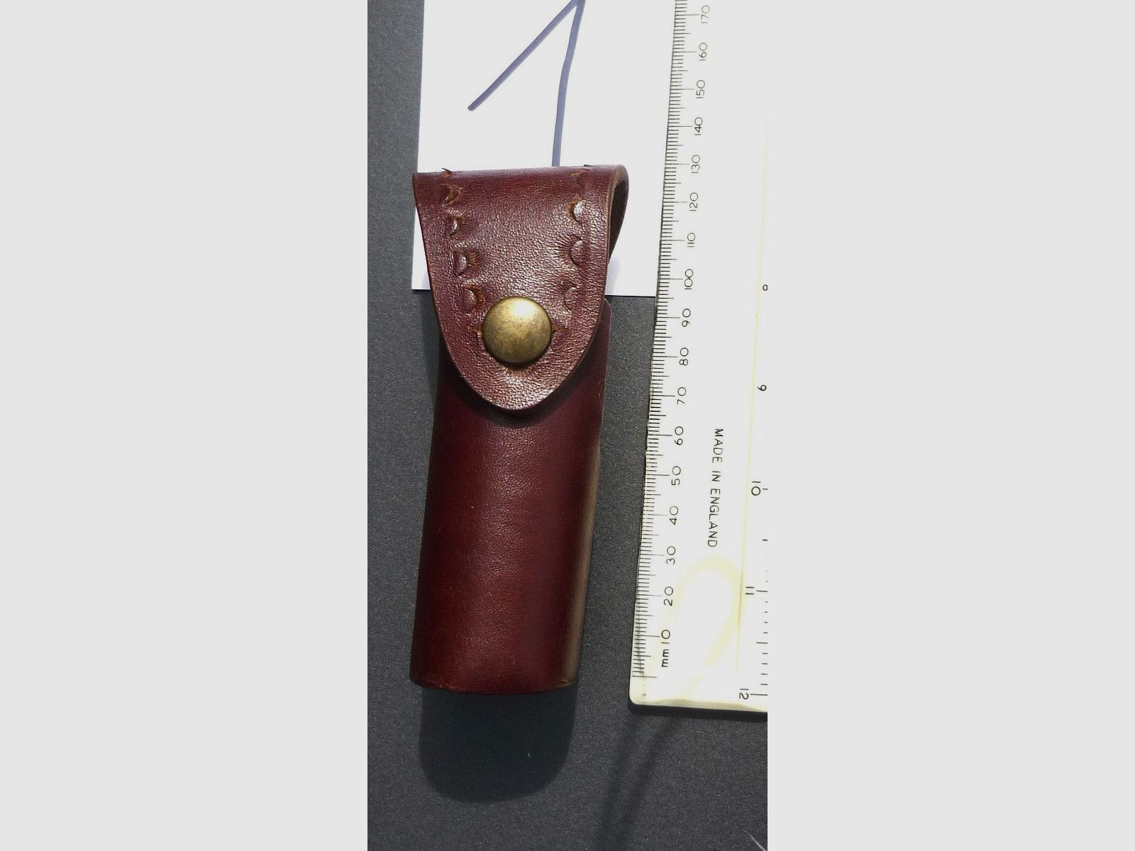 HKDesign grote container om bijvoorbeeld traangas spray of iets dergelijks aan de riem te vervoeren