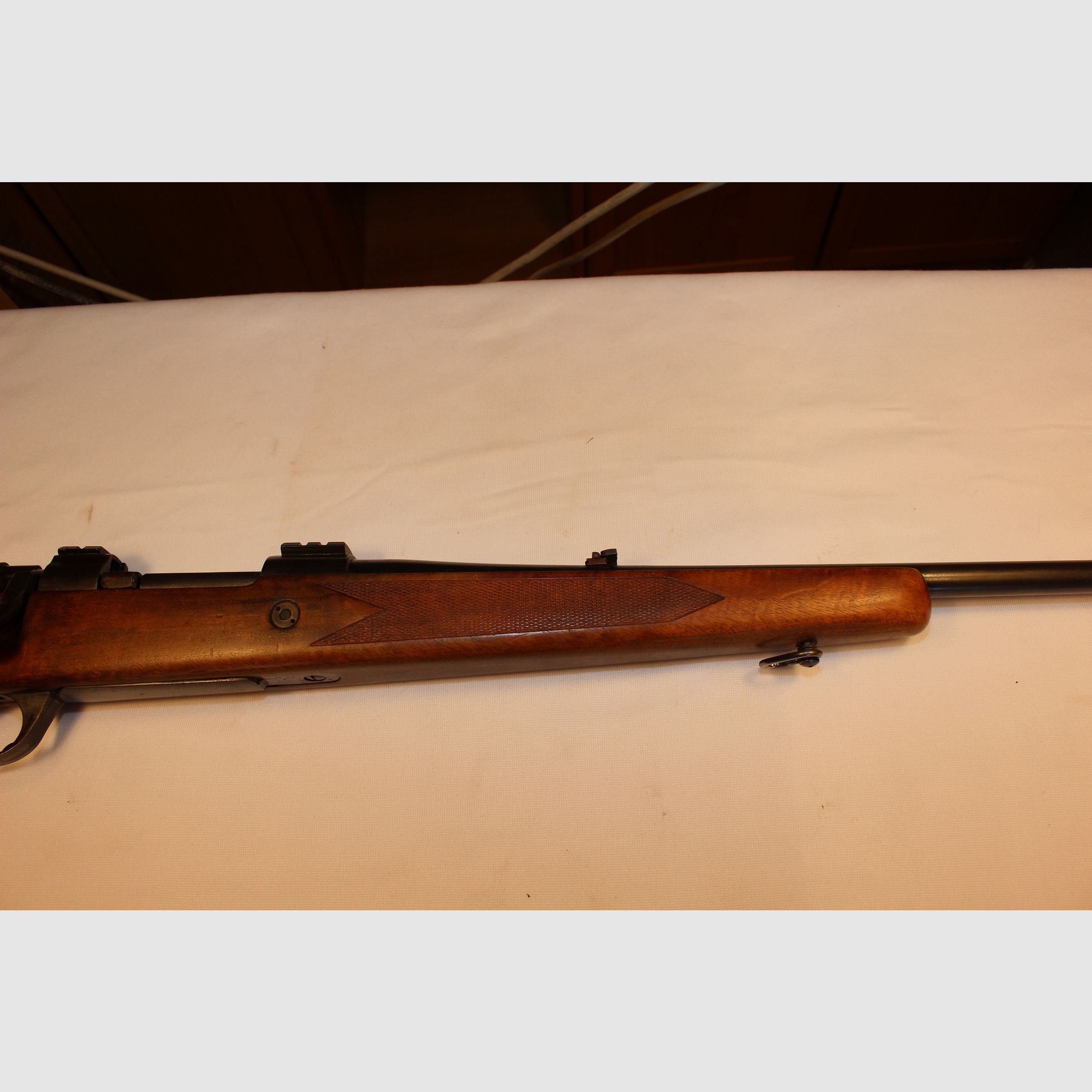 Bolt-action rifle in caliber 7x64.