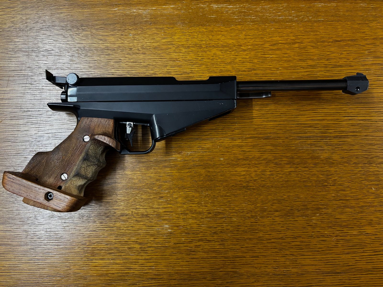 Feinwerkbau air pistol LP90, image 3 of 12