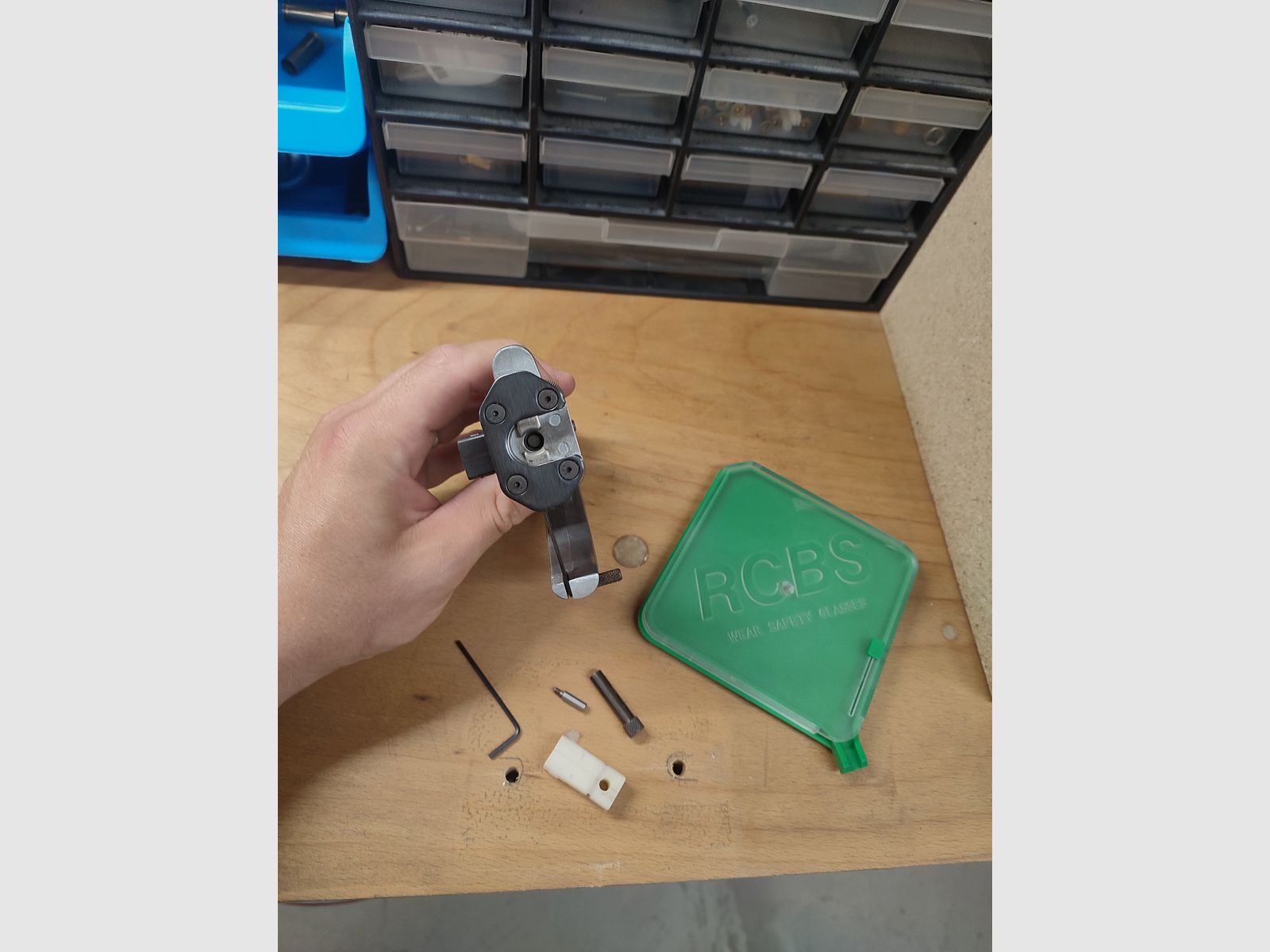 universal hand primer tool
