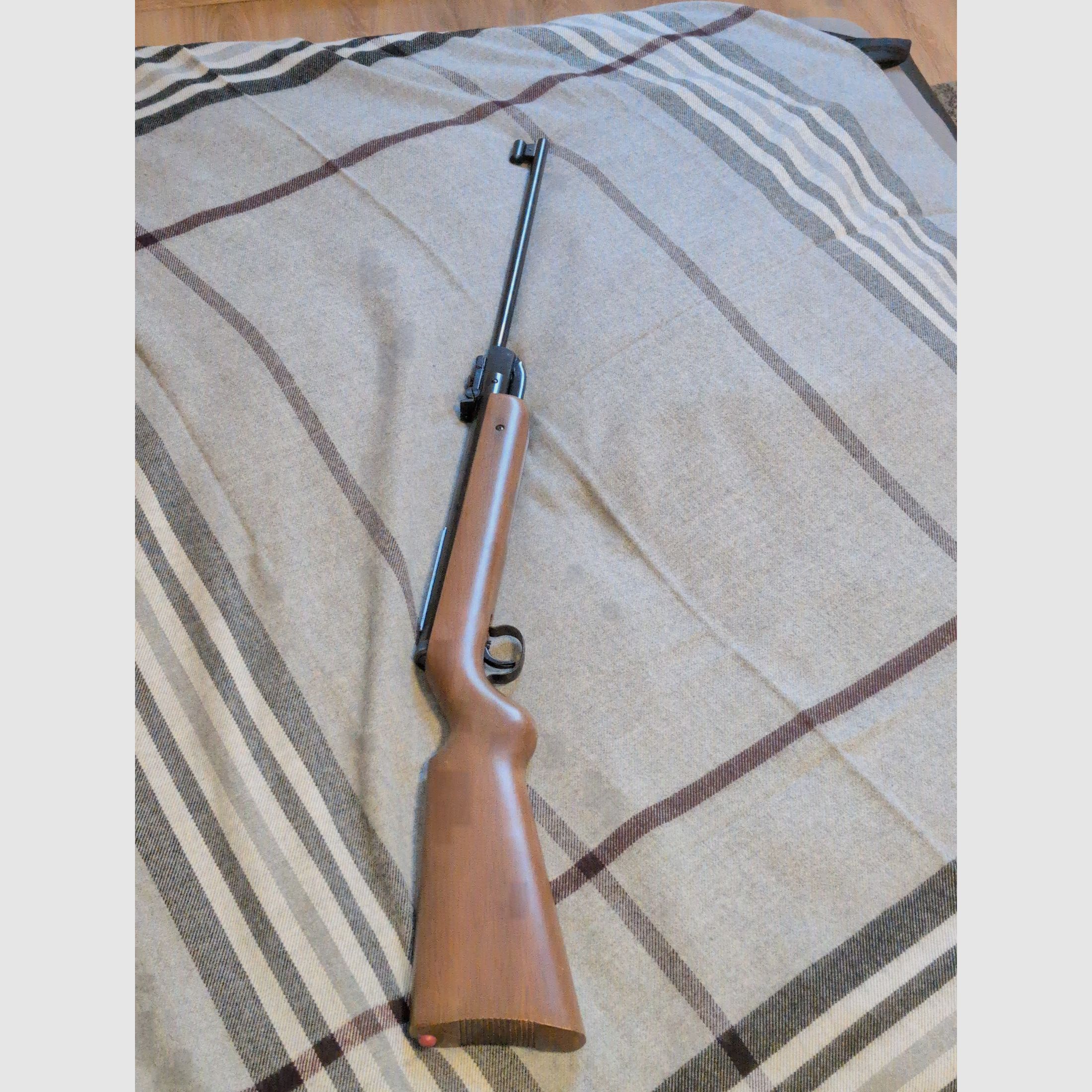 Collector's set: Diana Mod. 27 air rifle (with F mark) + Diana 4x15 scope & Winchester case (rare) like new condition with real leather.