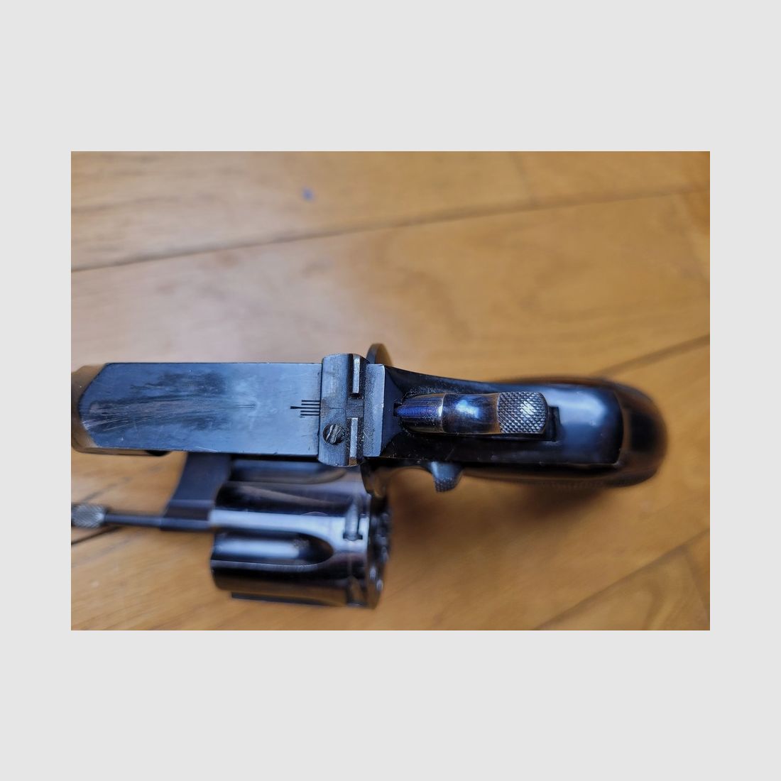 Sehr schöner Colt Police Positive – Modell „Target“ – Selten im Kaliber 22LR und sehr wenig verbreitet 4 Zoll – 6 Schuss – Premium Mechanik und Lauf – Schöne Wettbewerbsgriffschalen aus der Zeit – Waffe von 1914 in einem außergewöhnlichen Zustand – TBE++, Bild 10 von 20