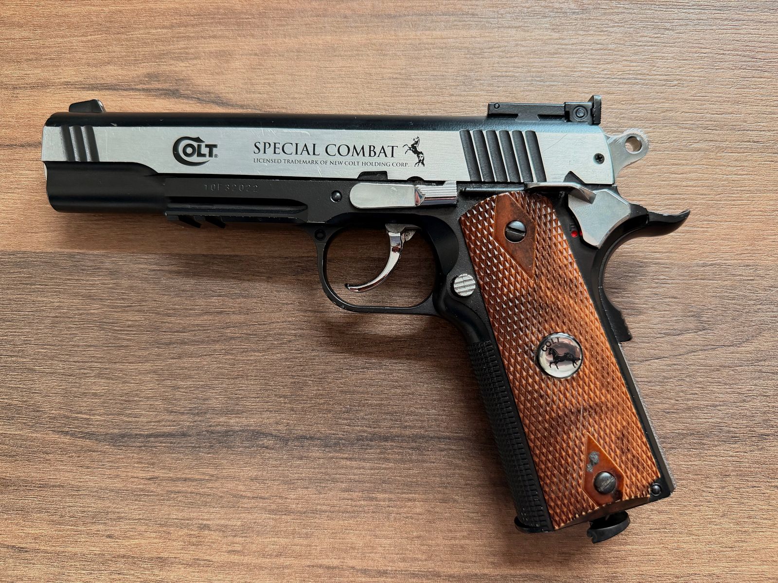 CO₂ pistol Colt Special Combat 1911 cal. 4.5 mm BB