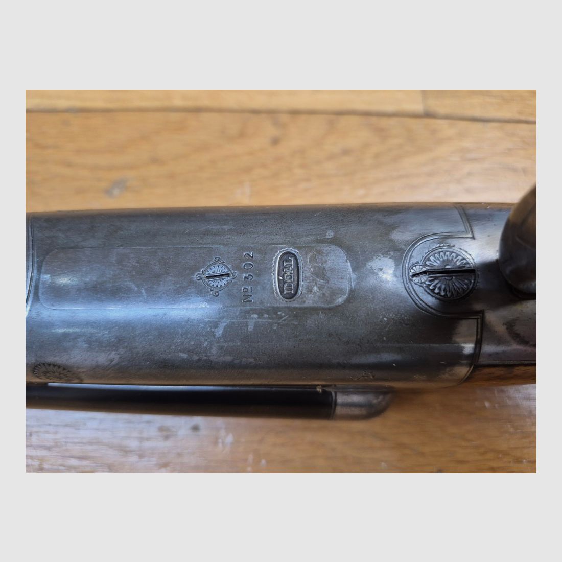 Wunderschönes Gewehr Idéal N°2 / 302 – Kaliber 12/67 – Eines der schönsten Gewehre der Welt – 90 Jahre und kein Makel – Manufrance – Englischer Schaft aus ausgewähltem Nussbaum – Kein Spiel – Sehr schöne Spiegel-Läufe – Unverwüstliche Mechanik – Feine Waffe rein französisch – TBE, Bild 1 von 35