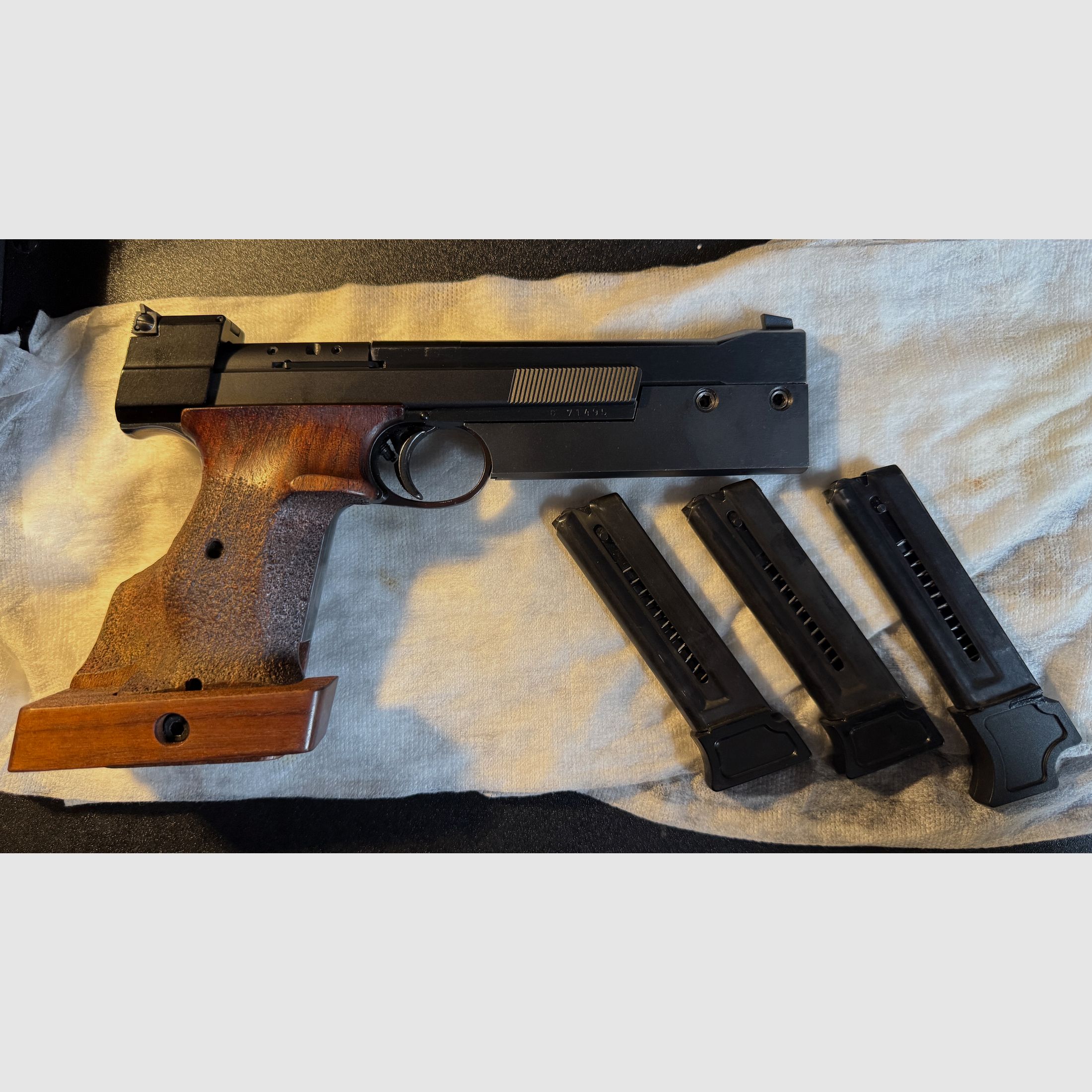 Sportpistole Hämmerli 215 22 lr mit 3 Magazinen
