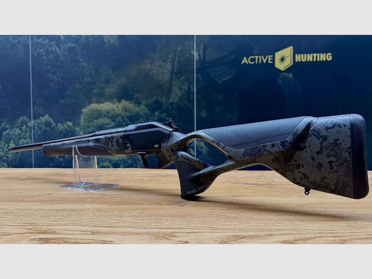 Blaser R8 Custom Carbon Huntec-Camo / Elastomereinlagen / gekürzter Lauf / Mündungsgewinde / Logo giftgrün // TRAUMWAFFE 