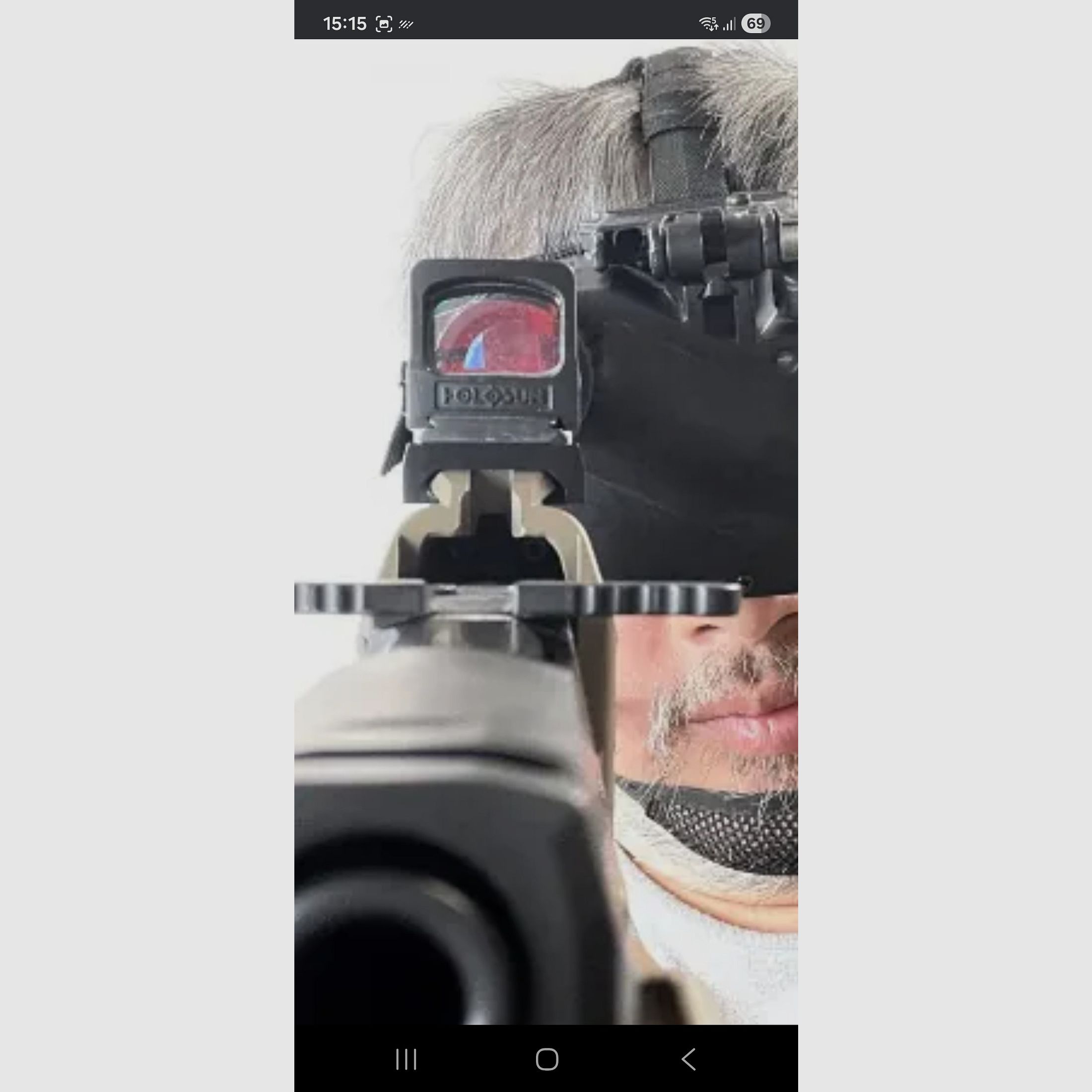 Night vision device with residual light amplifier, with helmet mount and carrying cap, so for wearing without a helmet