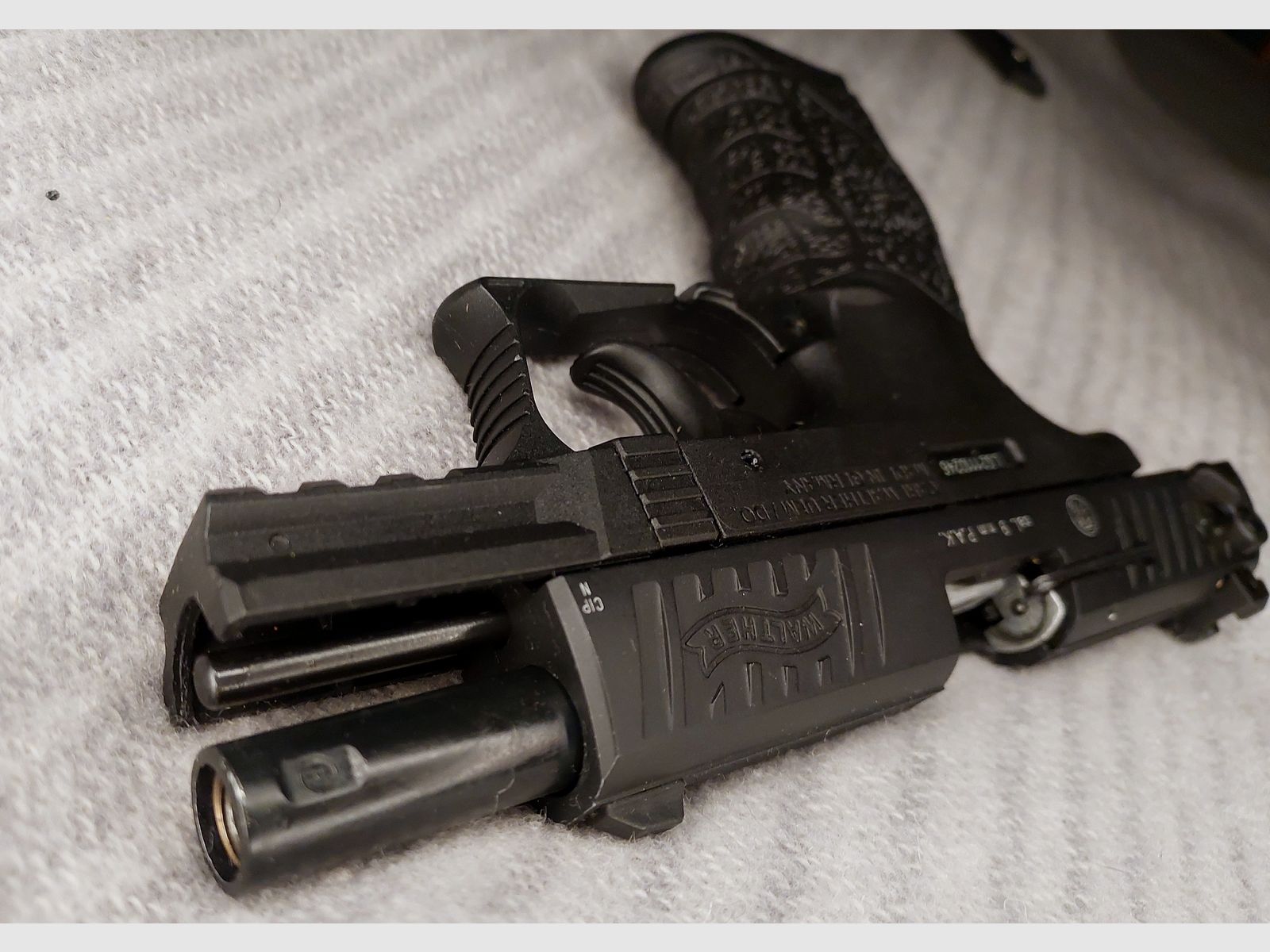 Walther P22Q Schreckschuss Pistole 9mm P.A.K. schwarz (PTB 778) mit Holster und 2 Magazinen [P 22 q]