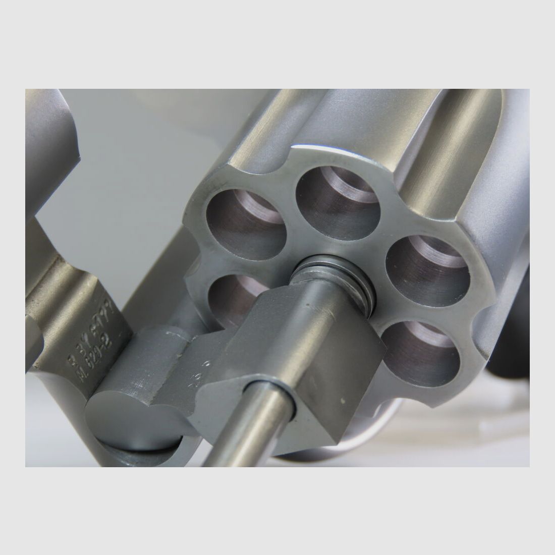 Smith & Wesson 629 - 2 met 2. loop in 4 inch