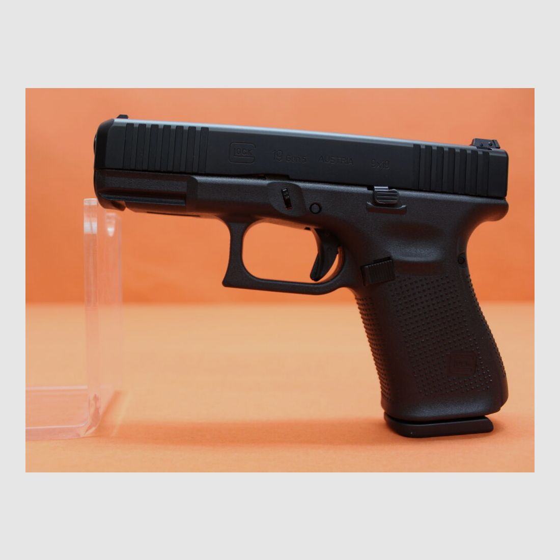 Glock Ha.Pistola 9mmLuger Glock19 Gen5 102mm canna/ caricatore di riserva (9mmPara/9x19), immagine 1 di 3