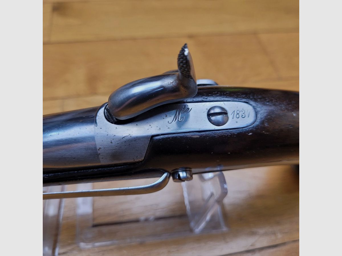Magnifique Pistolet de Marine modèle 1837 du 1er type – « quasi » non modifié – Manufacture Royale de Tulle en 1841 – Ancre en calotte – Beaux poinçons bien homogènes – Arme rare – État TBE à sup, image 14 sur 22