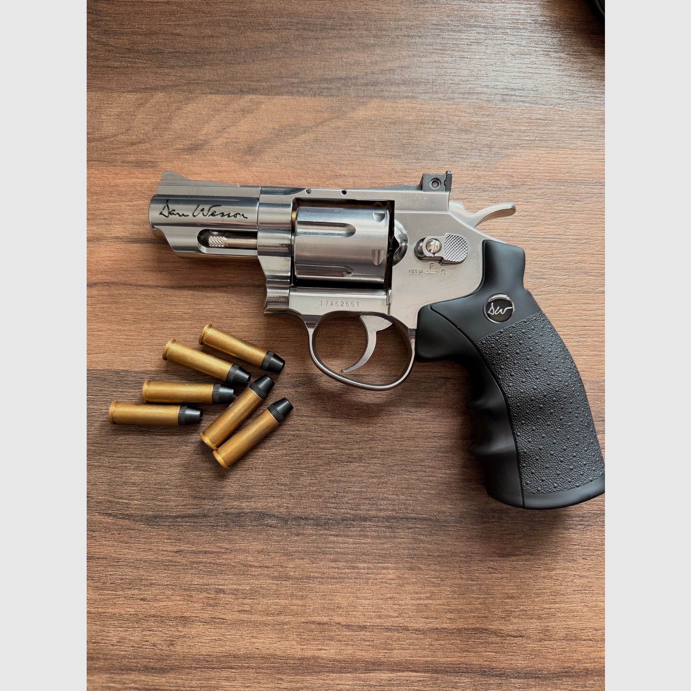 Dan Wesson CO₂ Revolver 4.5 mm Diabolo + casings