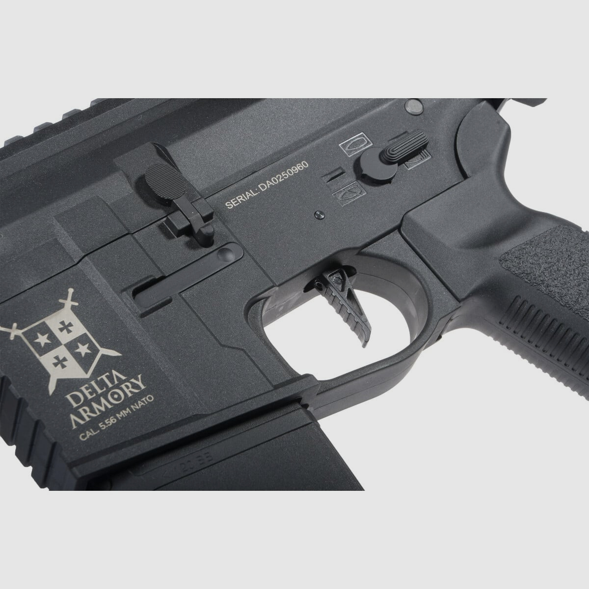 M4 AR15 M-LOK SilentOps 8 Zoll CHARLIE EAGLE ETU Schwarz S-AEG Airsoft Gewehr Frei ab 18 Jahren | Delta Armory
