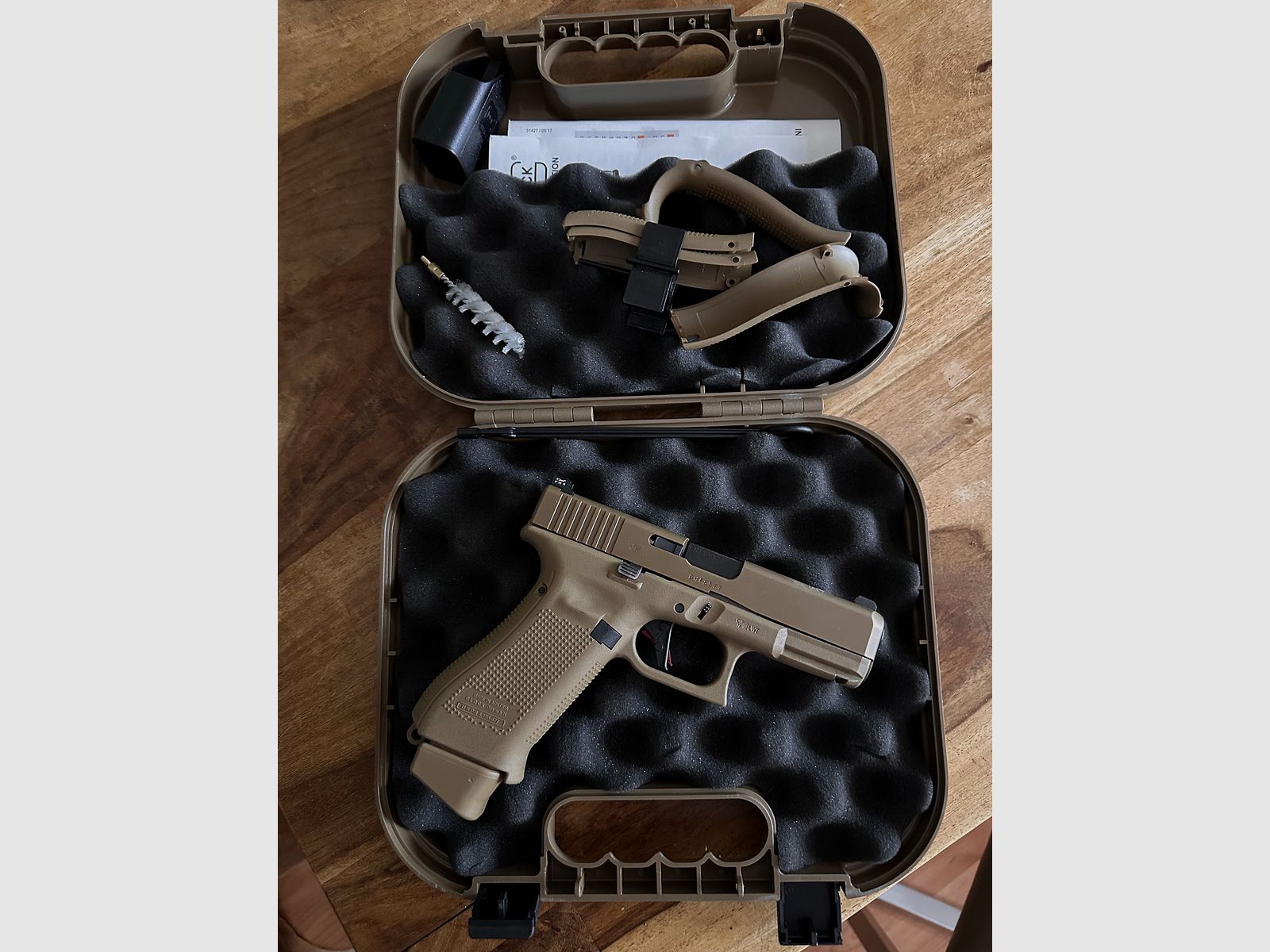 Glock 19x 9mm in Coyote Braun im Koffer, wie Neu, nur 2 Schuss!