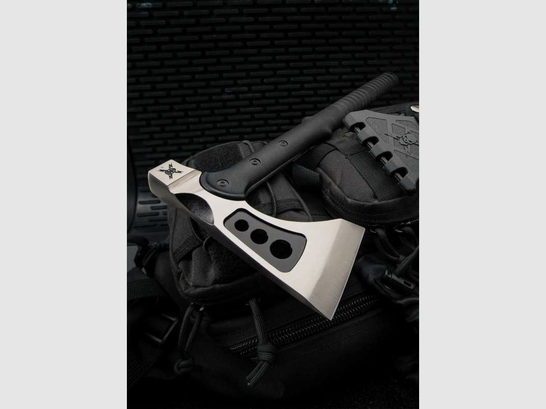United Cutlery M48 Woodsman Axt
