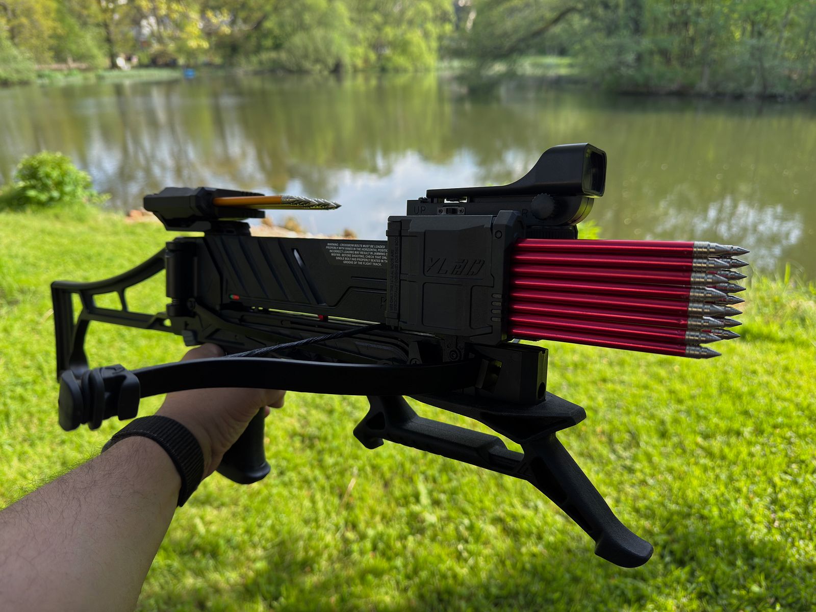Ultrakomplettpaket EK Archery Vlad Repetierarmbrust mit 8 Schuß Magazin, Tasche, 30, 60 und 90 lbs Bogen, 6 Speadloader, Reddot, Ersatzsehenen, Pfeile usw.