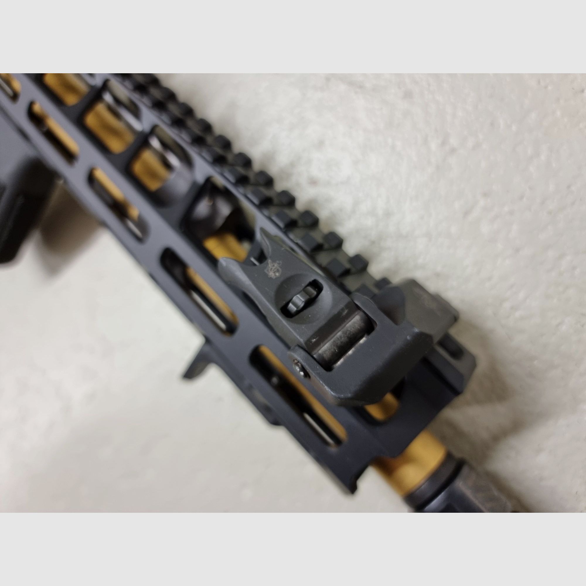 AR15 personalizzato superlativo nello stile di John Wick. Cal. 223 Rem. Solo componenti di alta qualità. Opzionale con Nightforce NX8!