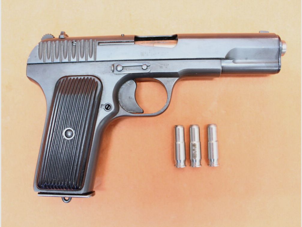 Radom Ha.Pistole .22lr Radom Tokarev TT-33 Sportowy Fabrikzeichen 11 im Oval mit Ladepatronen