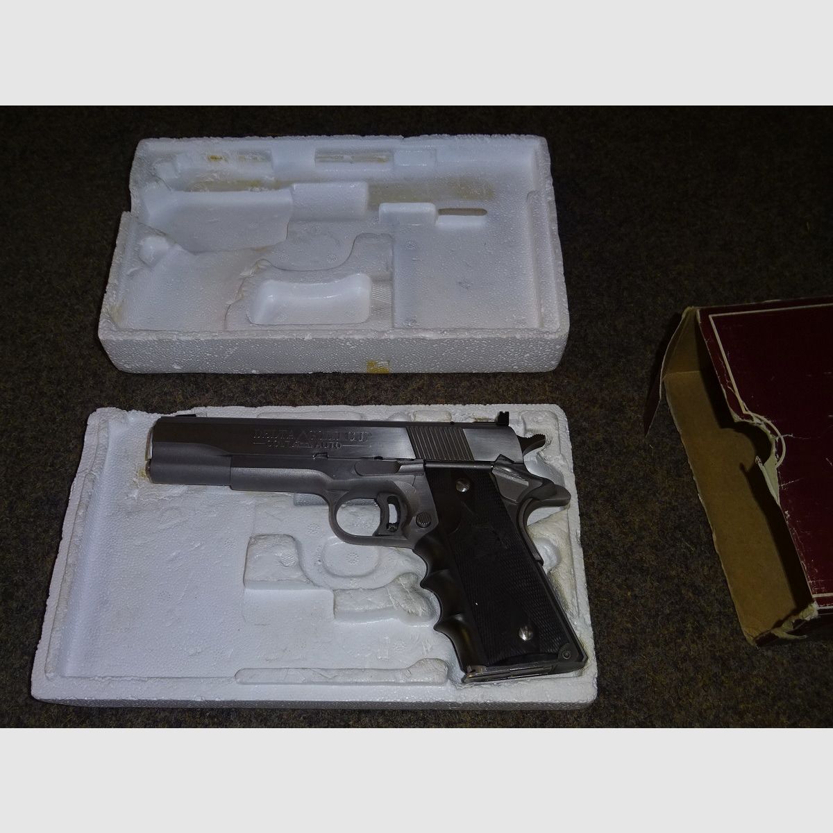 Collector's item: COLT Delta Gold Cup in 10mmAuto in somewhat damaged original packaging