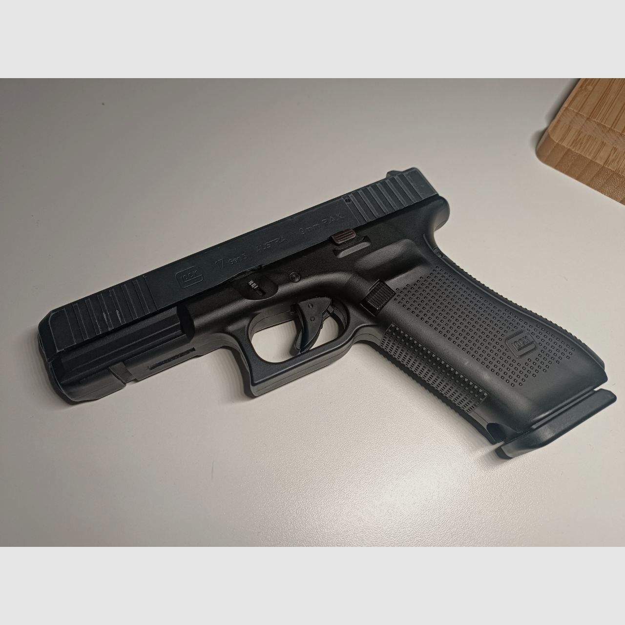 Umarex Glock 17 Gen5 9mm P.A.K. – d'occasion, image 3 sur 5