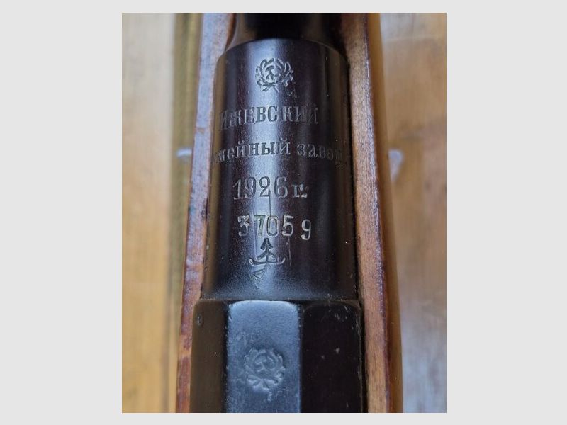 Mosin Nagant Gewehr 1891/30 – Vor-Kriegsqualität – Arsenal von Izhevsk 1926 – Achtkantiger Verschluss – Gewehrriemen und Bajonett – 100% Mono-Nummer – Wunderschöner Lauf – Ausgezeichneter Zustand – Das Mosin-Gewehr oder der Liebesbund von Sergej und Tatiana! – TBE++, Bild 1 von 39