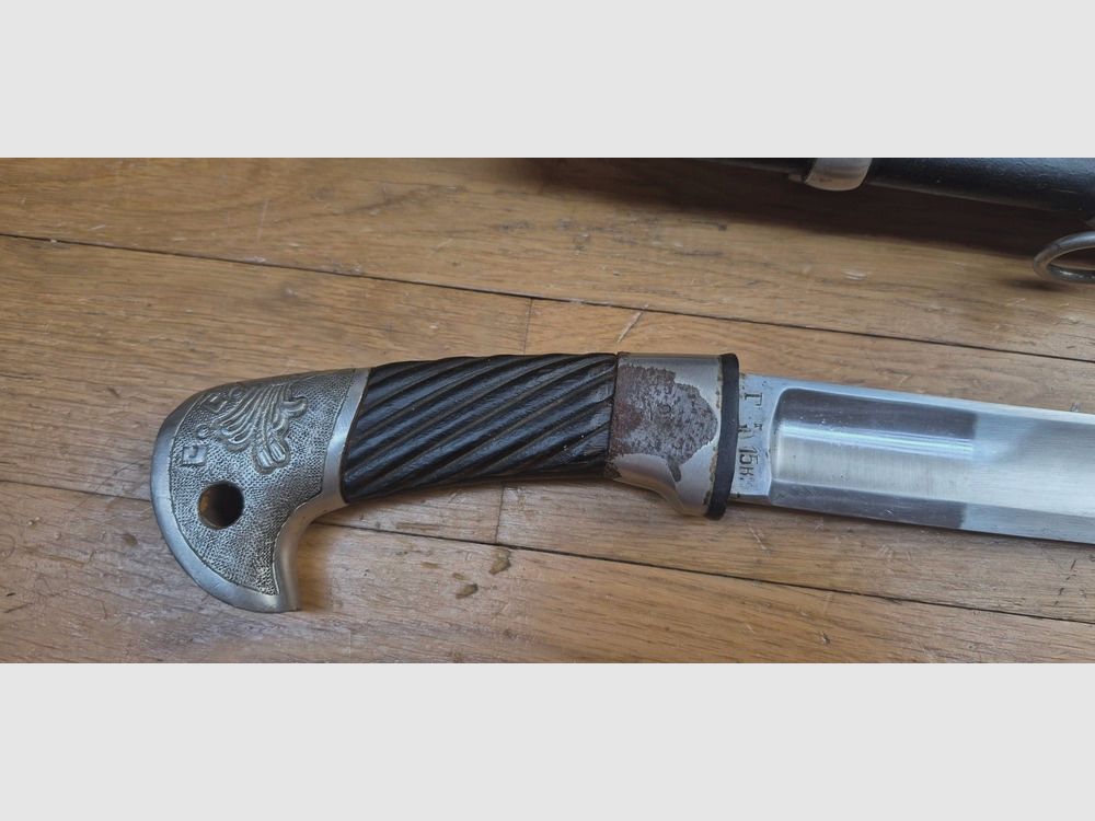 Bellissima shashka sovietica "cossack" modello 1927 - Rarissima arma di truppa con accessori bianchi nichelati (e non ottone) per il NKVD - Lama standard con gola singola e tallone profondo dritto - Arsenal di Zlatoust nel 1936 - Timbri di accettazione omogenei - Fodero conforme e originale modello truppa - TBE+, immagine 17 di 32