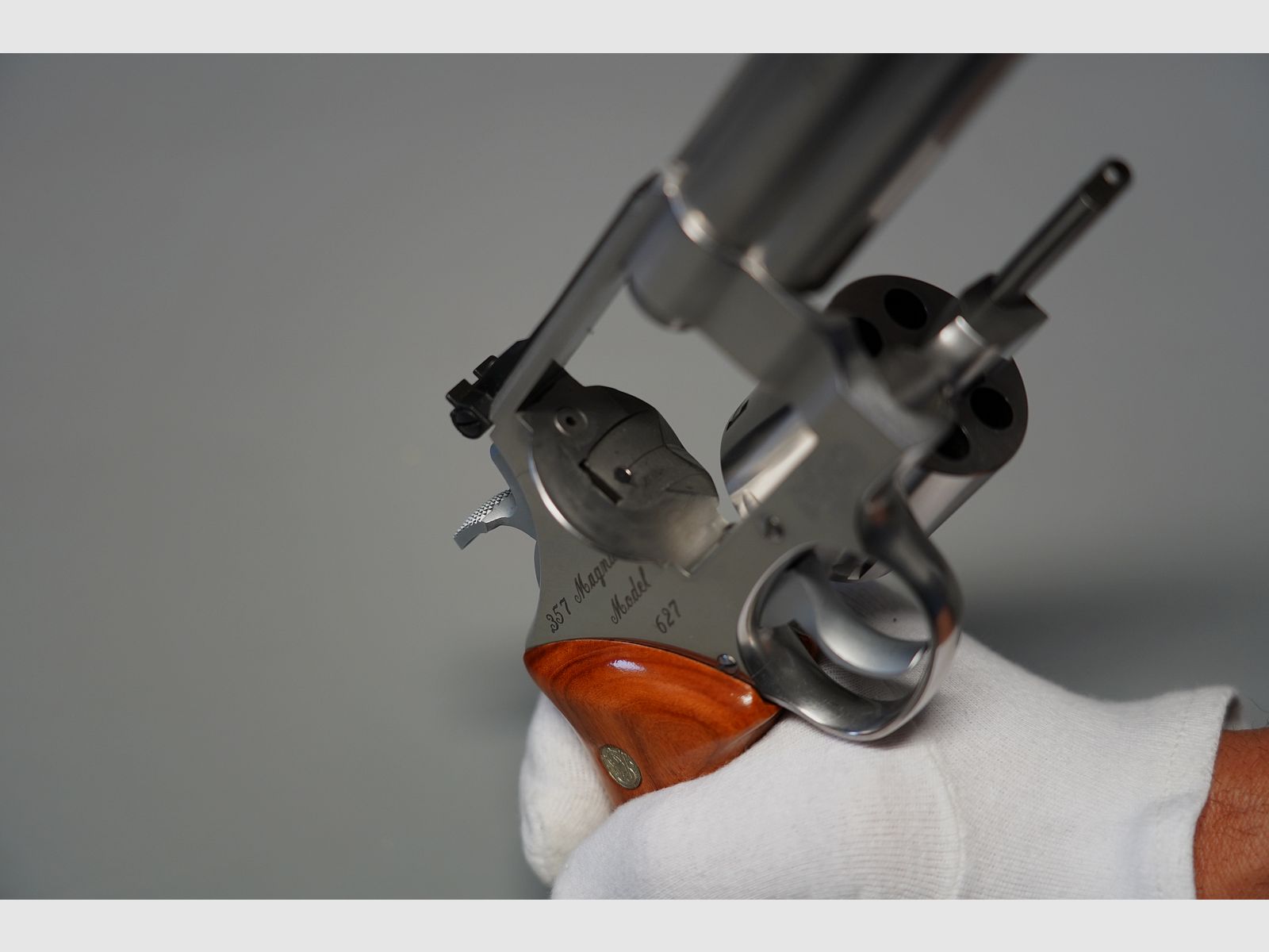 Smith & Wesson Model 627-0, kal. 357 Mag., w doskonałym stanie,