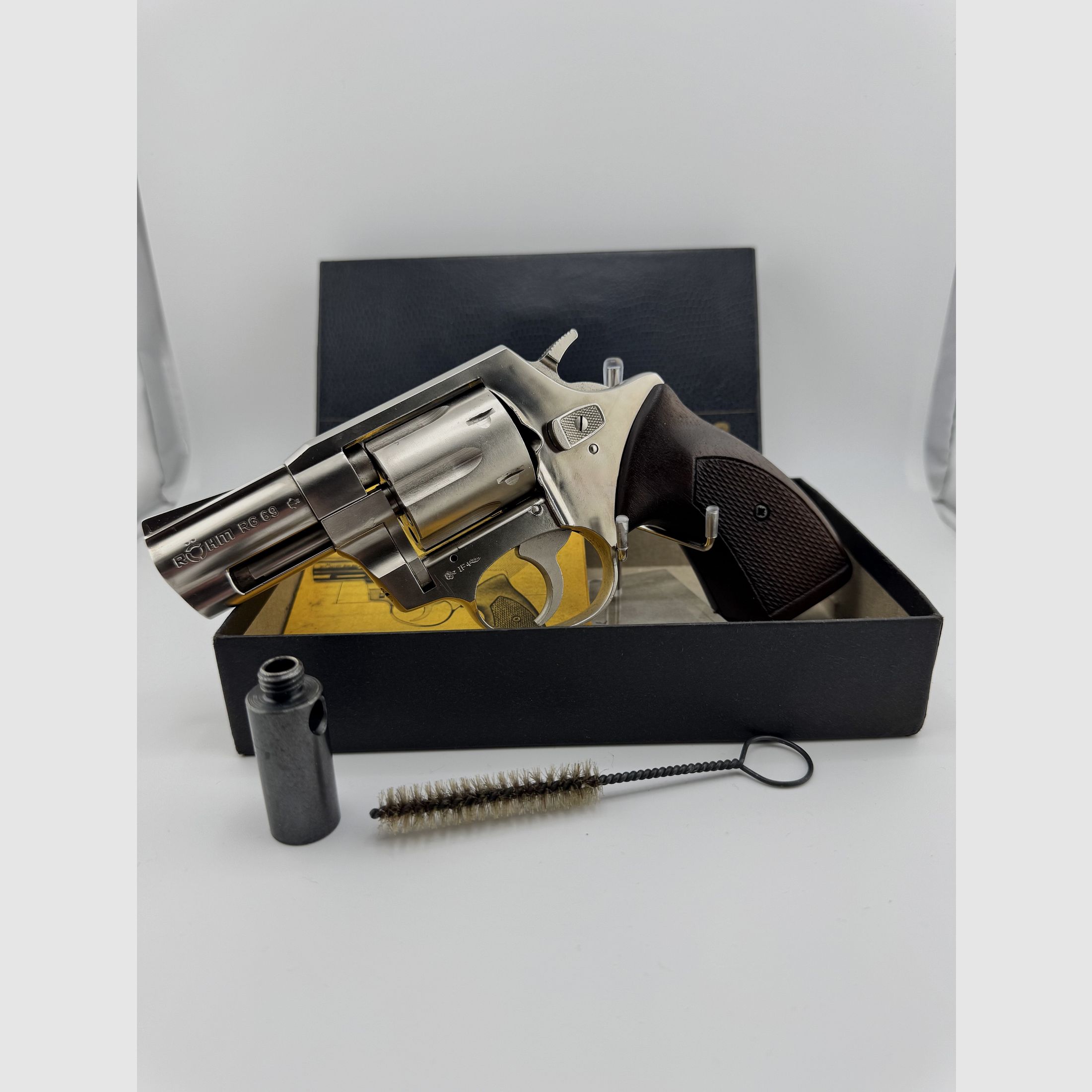 Revólver de alarma Röhm RG 69 niquelado - PTB 275 - Año de prueba: 1985