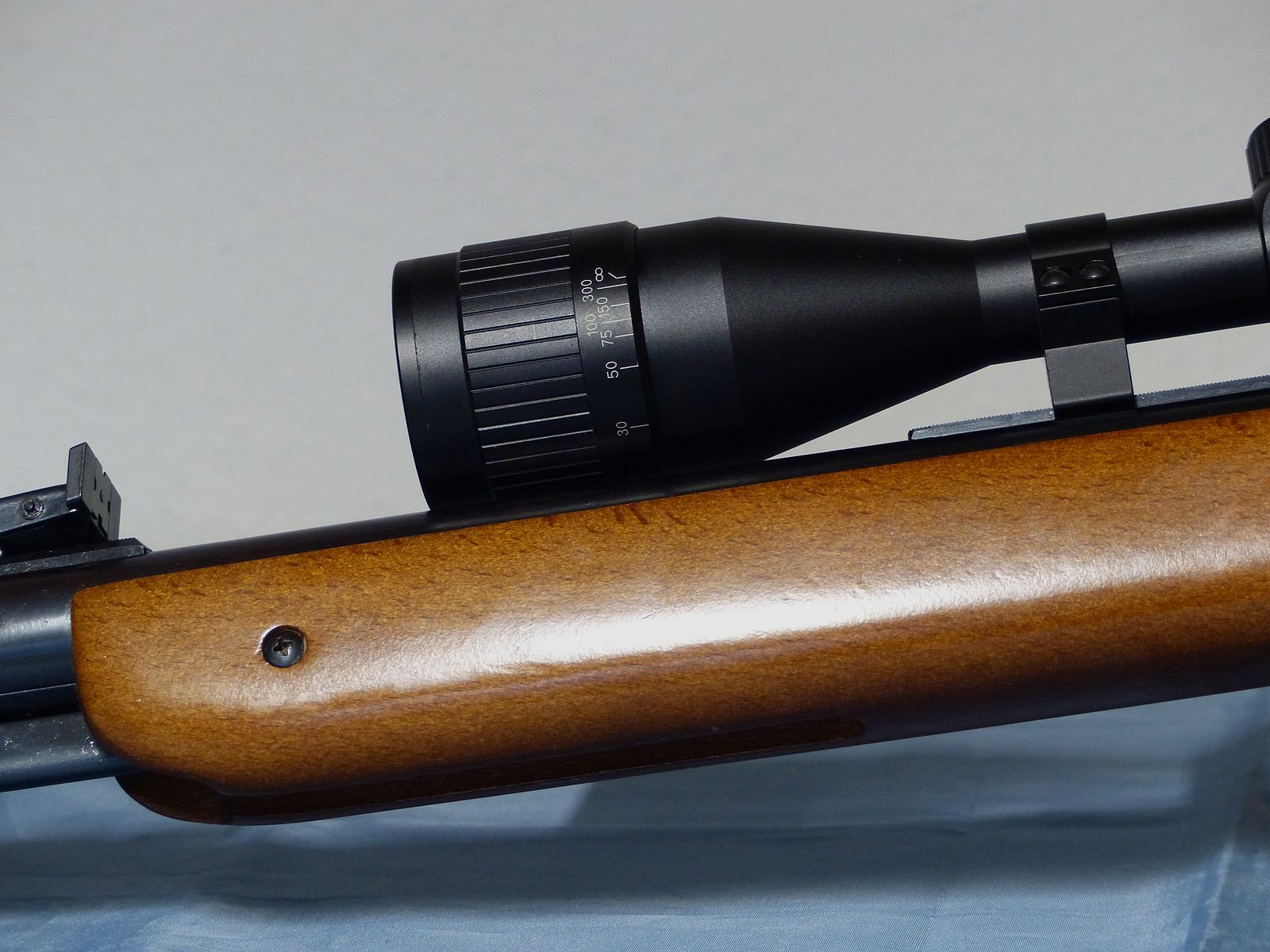 Carabina de aire comprimido Diana modelo 35 con mira telescópica Cal. 4,5 mm en estado como nuevo