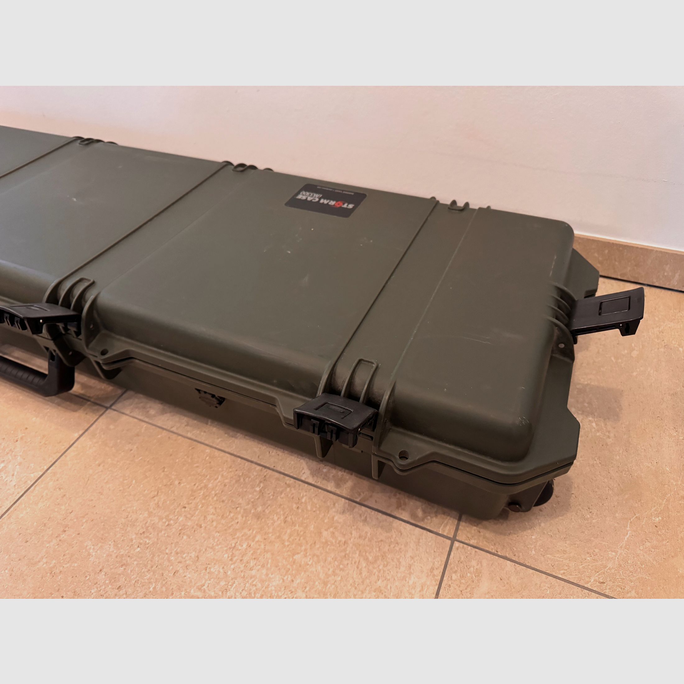 Storm Case iM3300 Gun Case oliwkowy z kółkami, w tym pianka