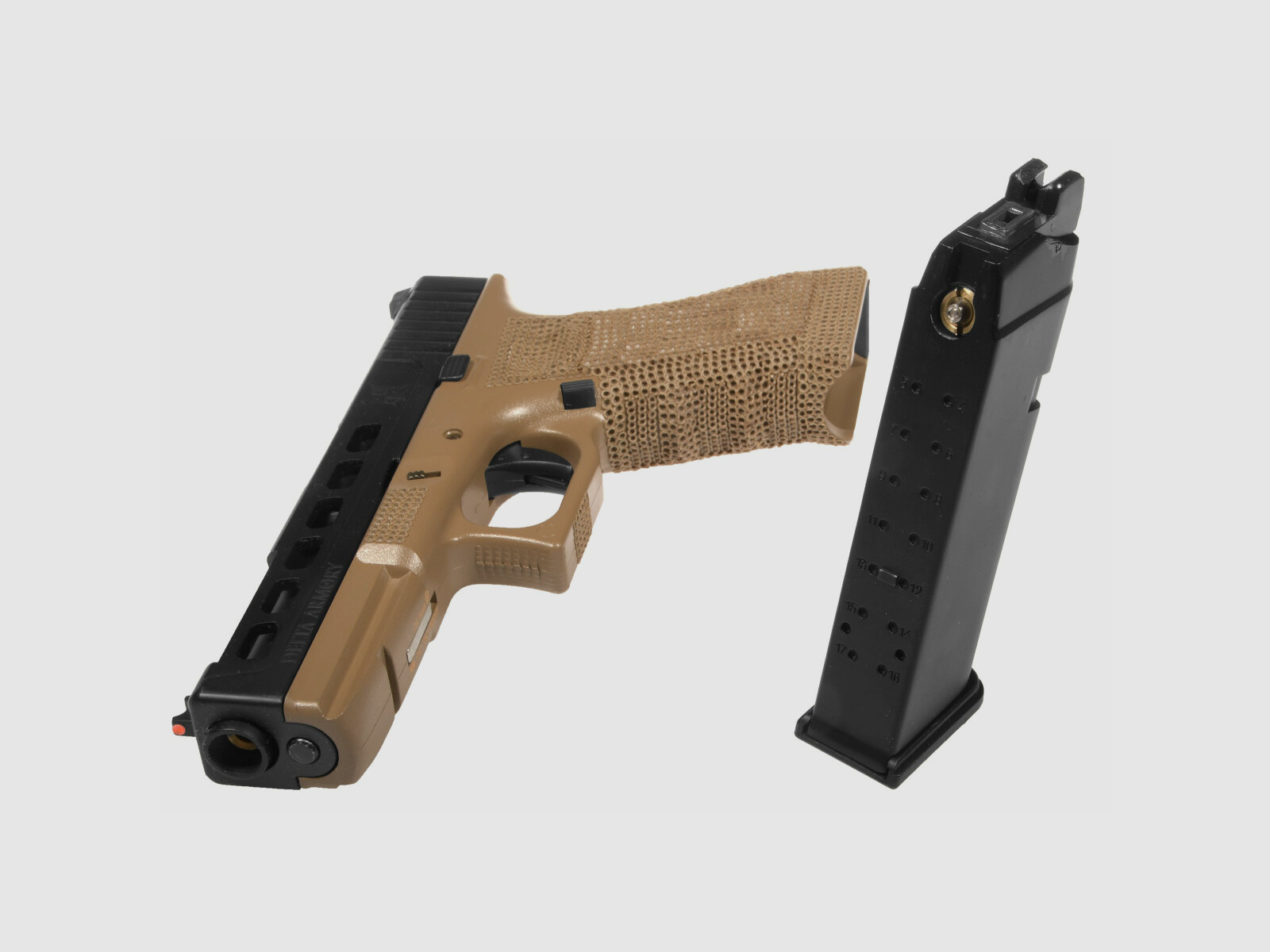 P06 GBB Airsoft Pistole in Tan | Delta Armory