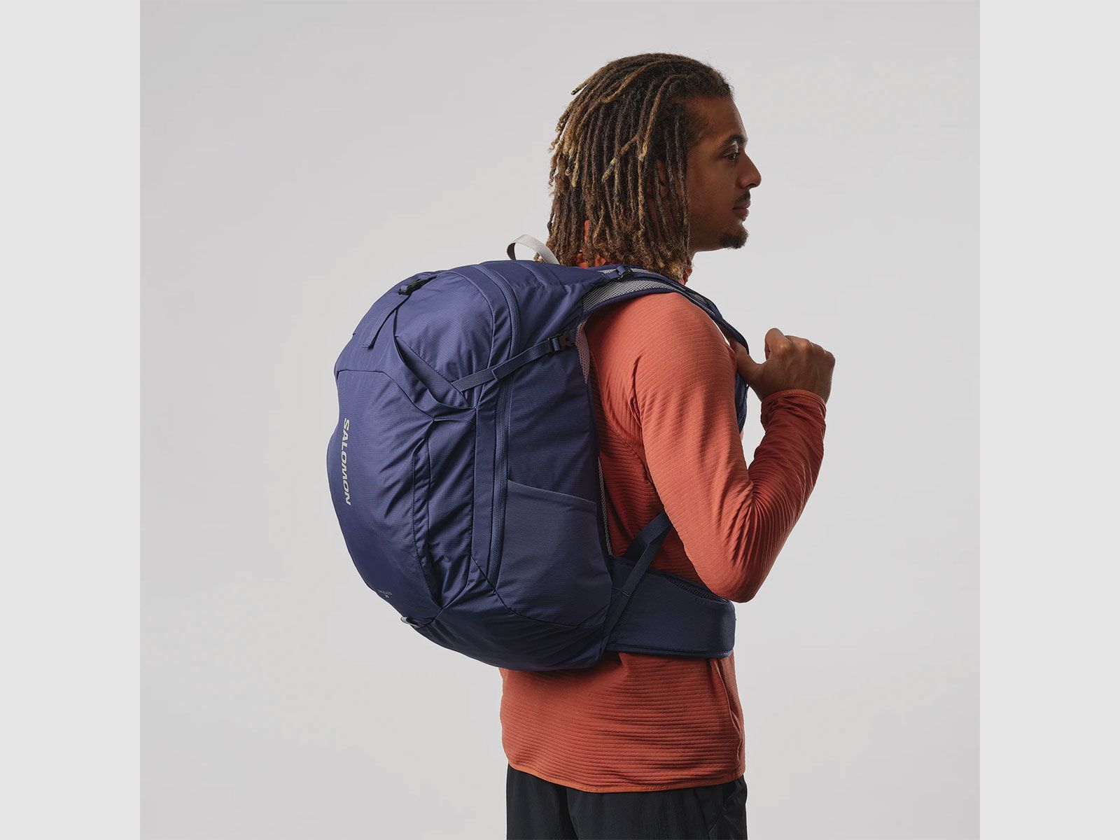 Rucksack – SALOMON – TRAILBLAZER 30 Mazarine Blue / GHOST GRAY 16-4703 TCX, Bild 4 von 4