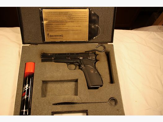 Pistool FN Highpower.