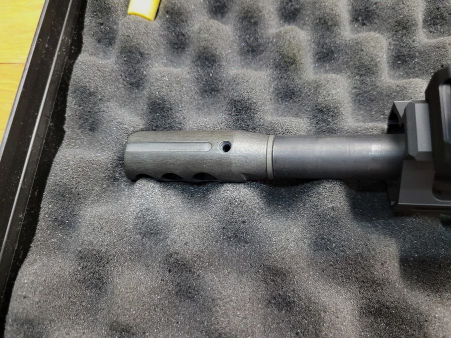 AR 15 Büchse – Marke ADC – Modell M5 Version Custom Plus – Kal. 223 – in Originalkoffer – Custom-Zubehör einschließlich Zielfernrohr – mechanische Visierung UTG – Firefield Reflex-Zielfernrohr – gefrästes Gehäuse – 12,5 Zoll kaltgeschmiedeter Lauf – ideal für Schüsse bis 600m – gebraucht im neuwertigen Zustand, Bild 25 von 35