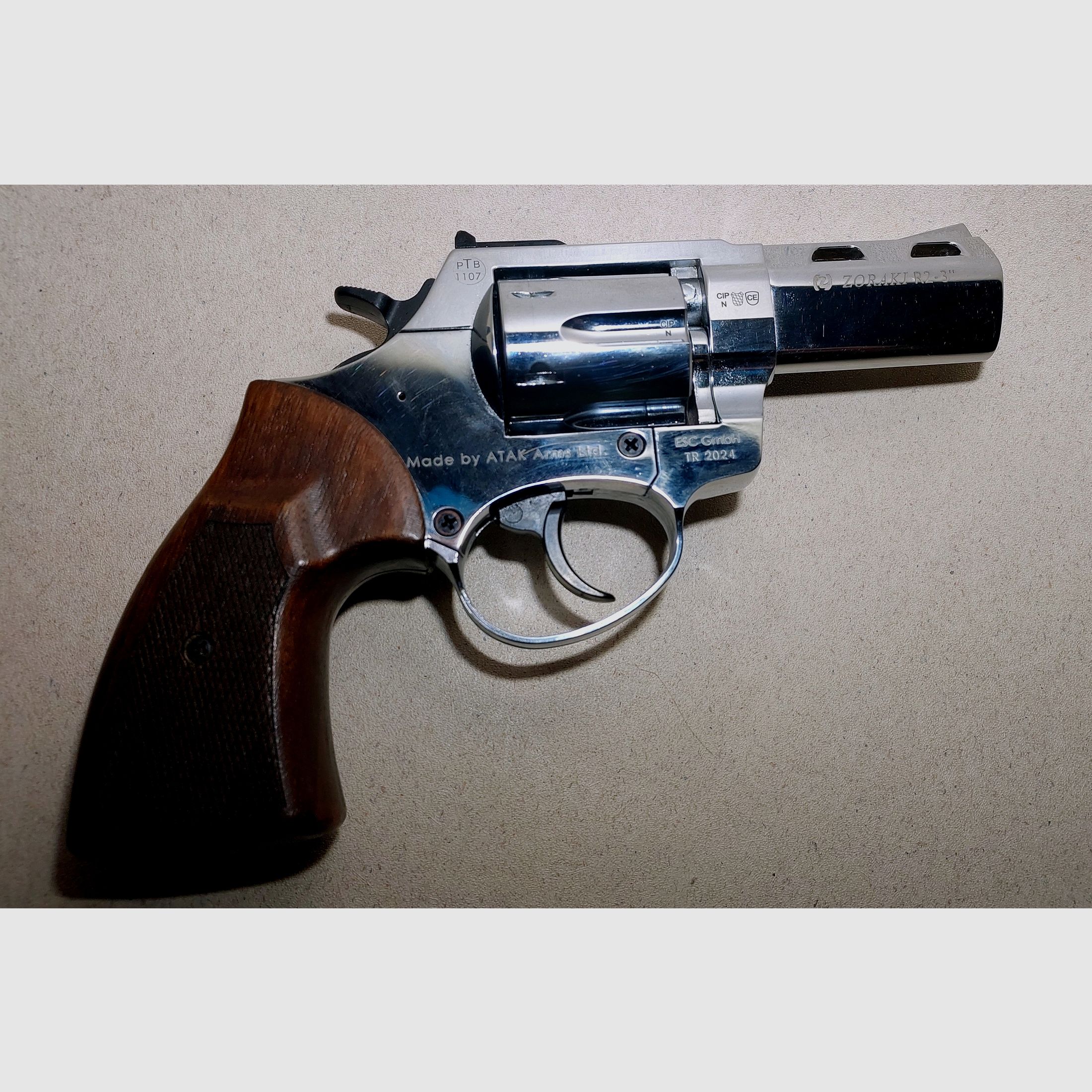 Zoraki R2 3 inch blank firing revolver (PTB 1107) caliber 9mm R.K. chrome wooden grips muzzle protection - LIKE NEW!